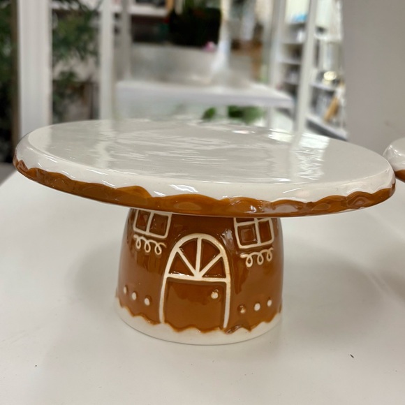 Set of 2 Target Bullseye 2025 Gingerbread Ceramic Cake Stand risers - Picture 2 of 2